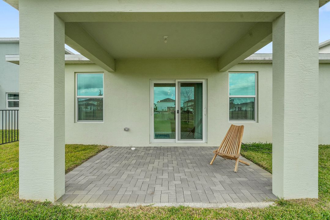 For Rent: $3,200 (5 beds, 2 baths, 2908 Square Feet)