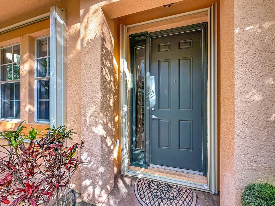 待售: $520,000 (2 贝兹, 3 浴室, 2056 平方英尺)