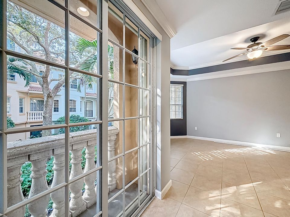 待售: $520,000 (2 贝兹, 3 浴室, 2056 平方英尺)