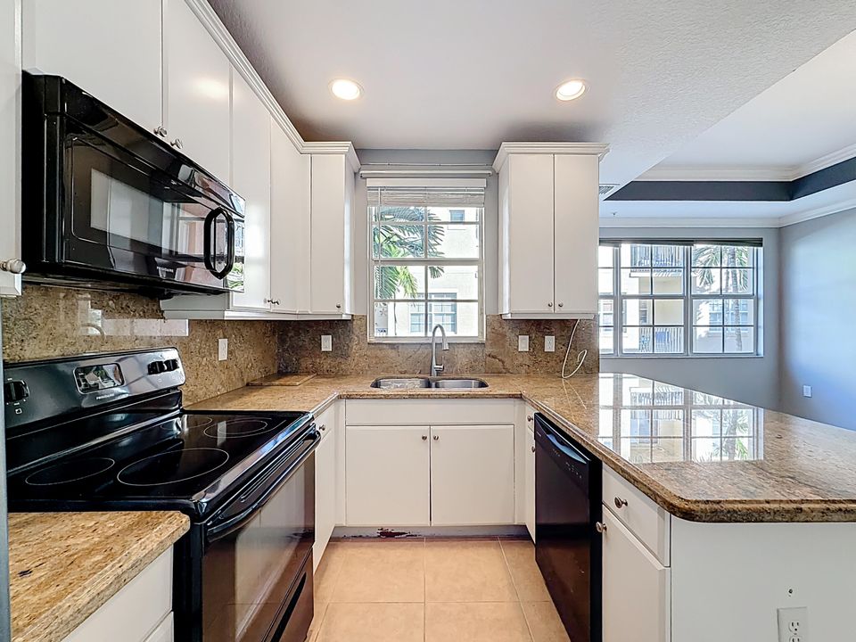 待售: $520,000 (2 贝兹, 3 浴室, 2056 平方英尺)