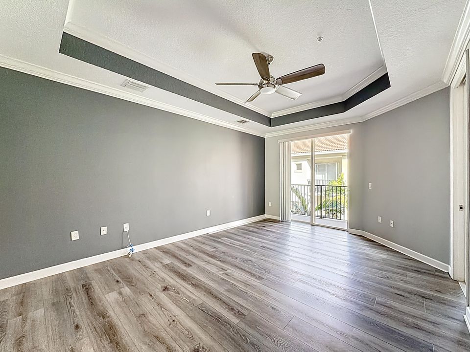 待售: $520,000 (2 贝兹, 3 浴室, 2056 平方英尺)