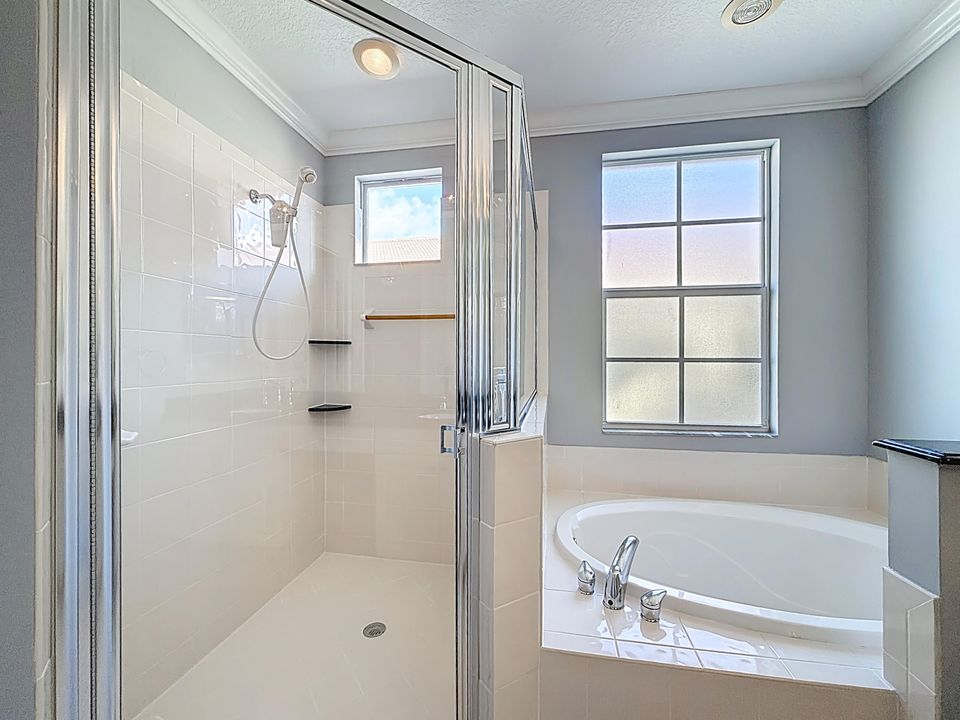 待售: $520,000 (2 贝兹, 3 浴室, 2056 平方英尺)