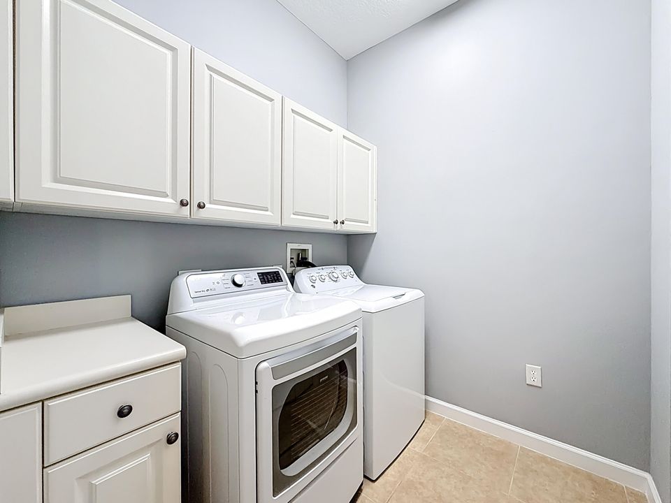 待售: $520,000 (2 贝兹, 3 浴室, 2056 平方英尺)