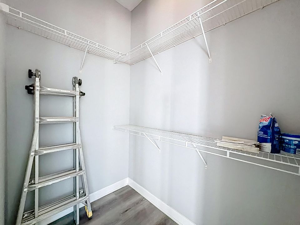 待售: $520,000 (2 贝兹, 3 浴室, 2056 平方英尺)