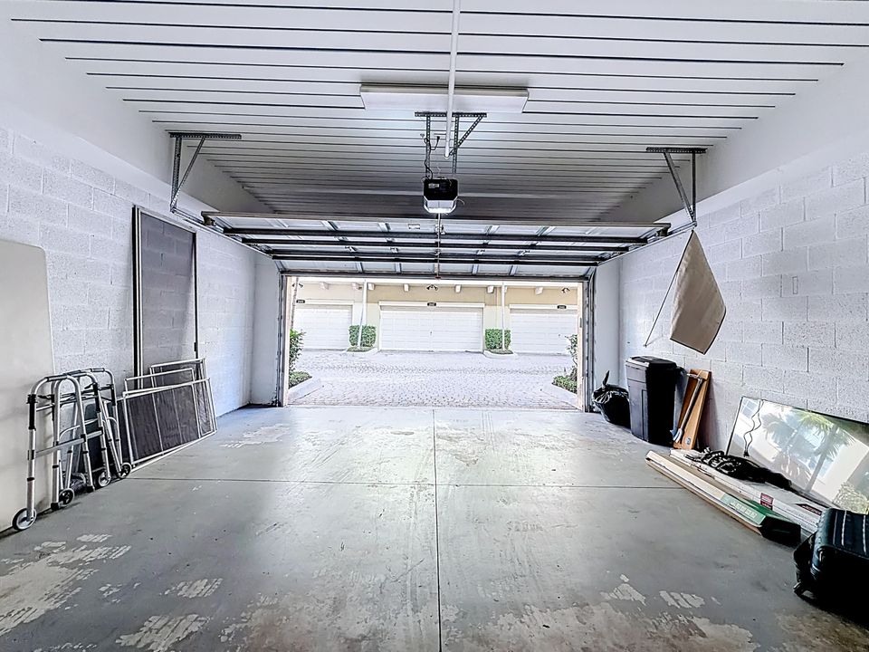 待售: $520,000 (2 贝兹, 3 浴室, 2056 平方英尺)