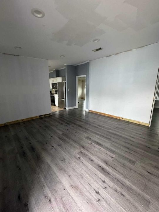 На продажу: $125,000 (6 спален, 2 ванн, 2100 Квадратных фут)