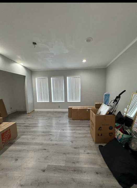 На продажу: $125,000 (6 спален, 2 ванн, 2100 Квадратных фут)