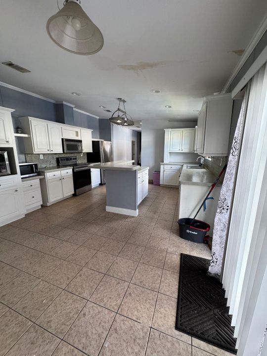 На продажу: $125,000 (6 спален, 2 ванн, 2100 Квадратных фут)