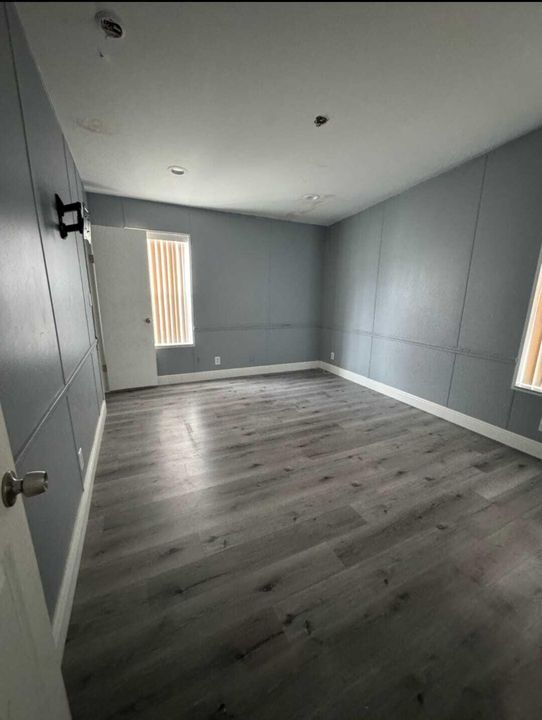 На продажу: $125,000 (6 спален, 2 ванн, 2100 Квадратных фут)