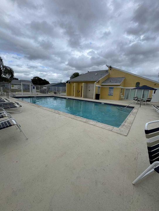 На продажу: $125,000 (6 спален, 2 ванн, 2100 Квадратных фут)