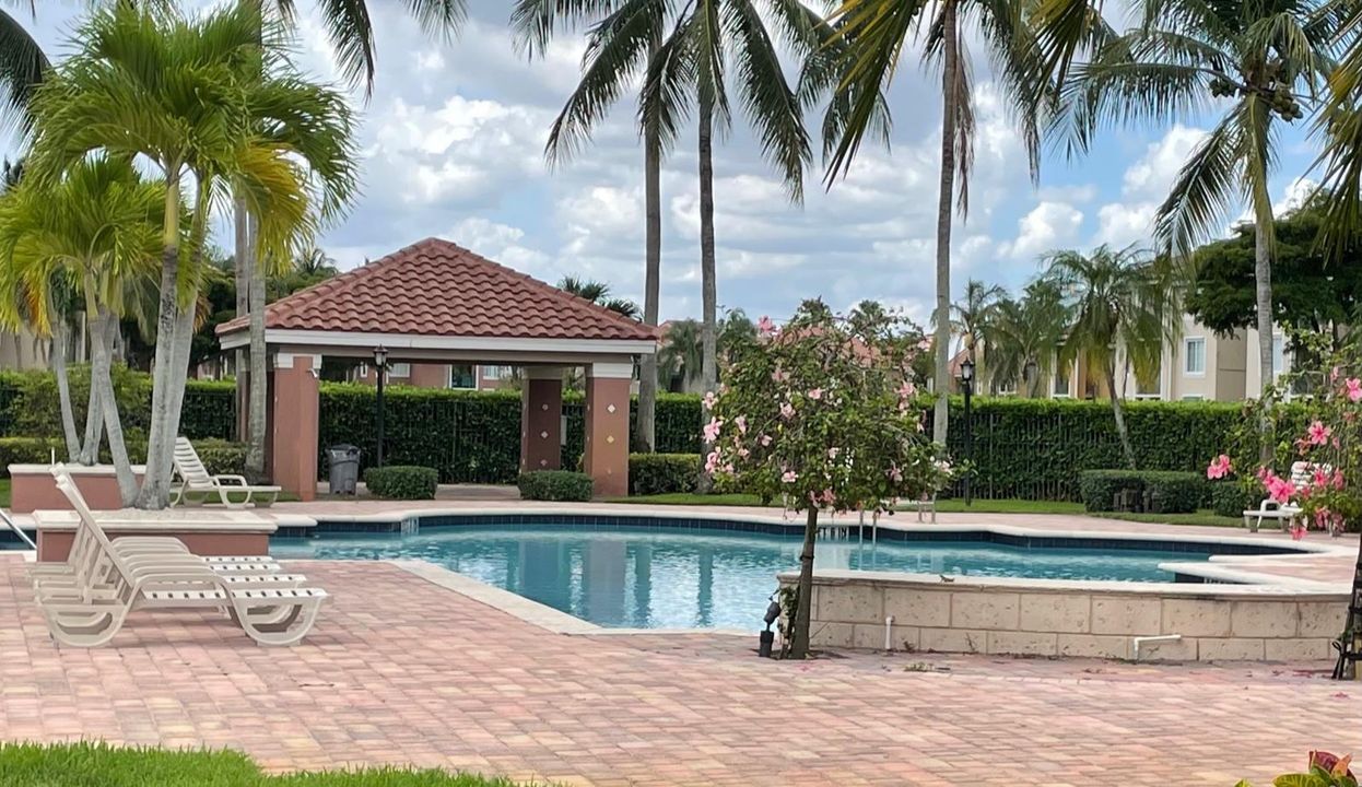 В аренду: $2,650 (3 спален, 2 ванн, 1276 Квадратных фут)