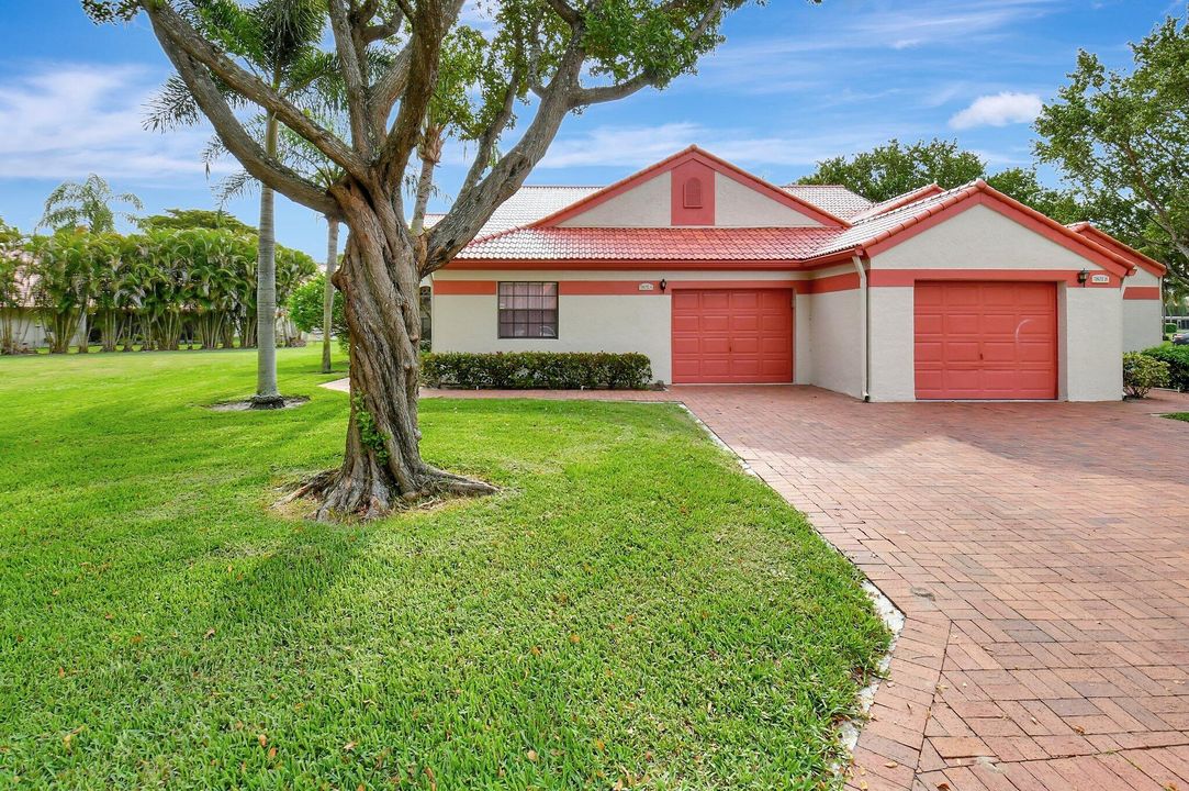 For Sale: $315,000 (2 beds, 2 baths, 1657 Square Feet)