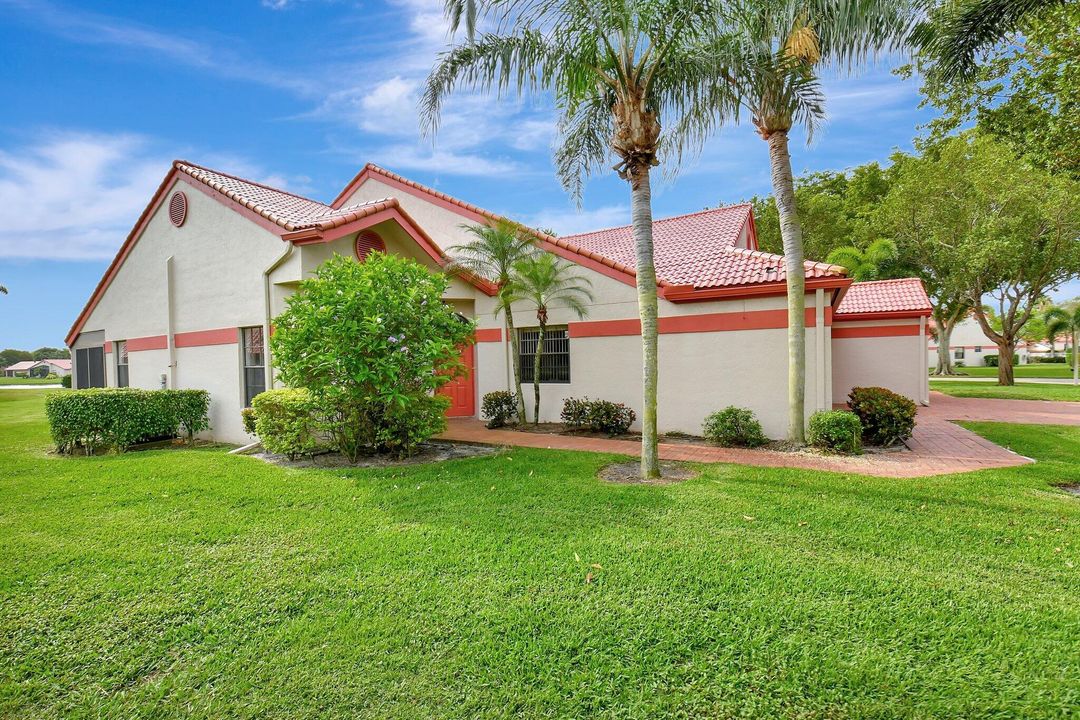 For Sale: $315,000 (2 beds, 2 baths, 1657 Square Feet)