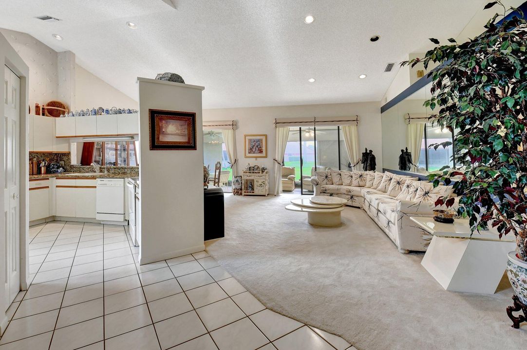 For Sale: $315,000 (2 beds, 2 baths, 1657 Square Feet)