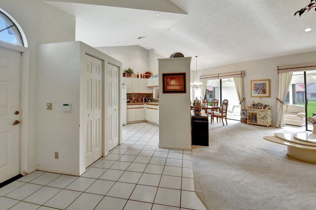 For Sale: $315,000 (2 beds, 2 baths, 1657 Square Feet)