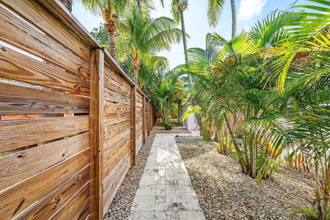 For Rent: $3,800 (2 beds, 2 baths, 1200 Square Feet)