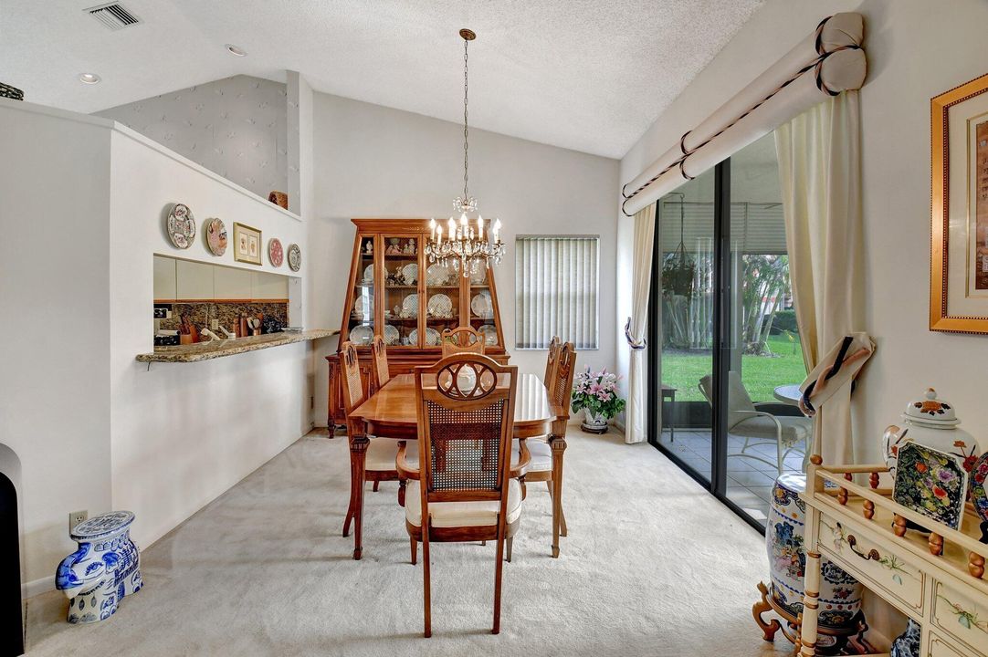 For Sale: $315,000 (2 beds, 2 baths, 1657 Square Feet)