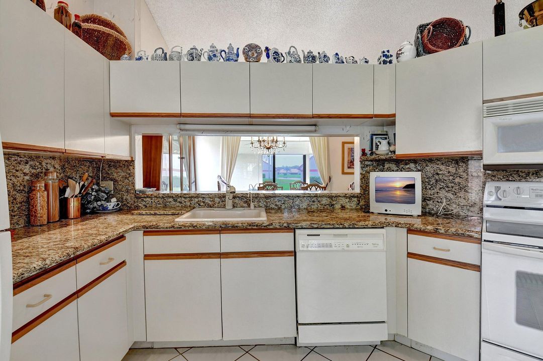 For Sale: $315,000 (2 beds, 2 baths, 1657 Square Feet)