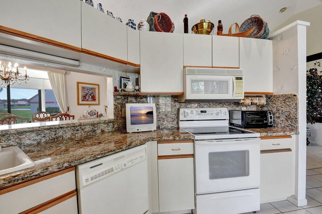 For Sale: $315,000 (2 beds, 2 baths, 1657 Square Feet)