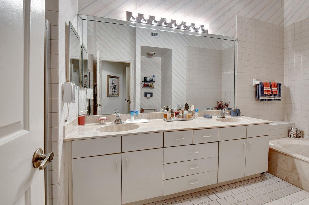 For Sale: $315,000 (2 beds, 2 baths, 1657 Square Feet)