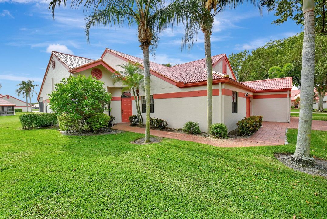 For Sale: $315,000 (2 beds, 2 baths, 1657 Square Feet)