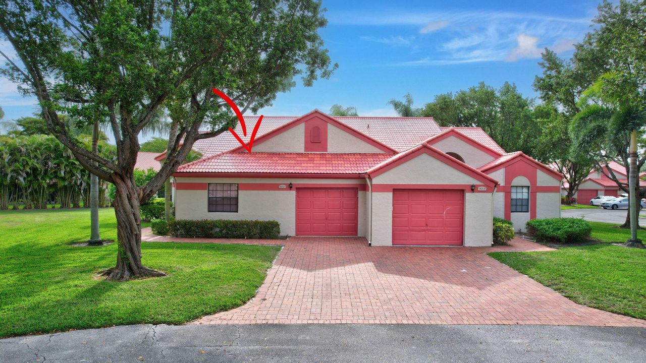 For Sale: $315,000 (2 beds, 2 baths, 1657 Square Feet)