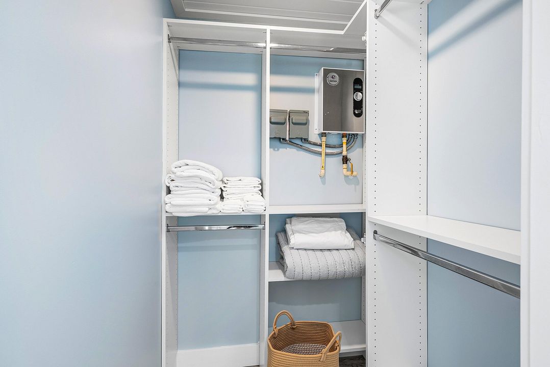 For Rent: $3,800 (2 beds, 2 baths, 1200 Square Feet)