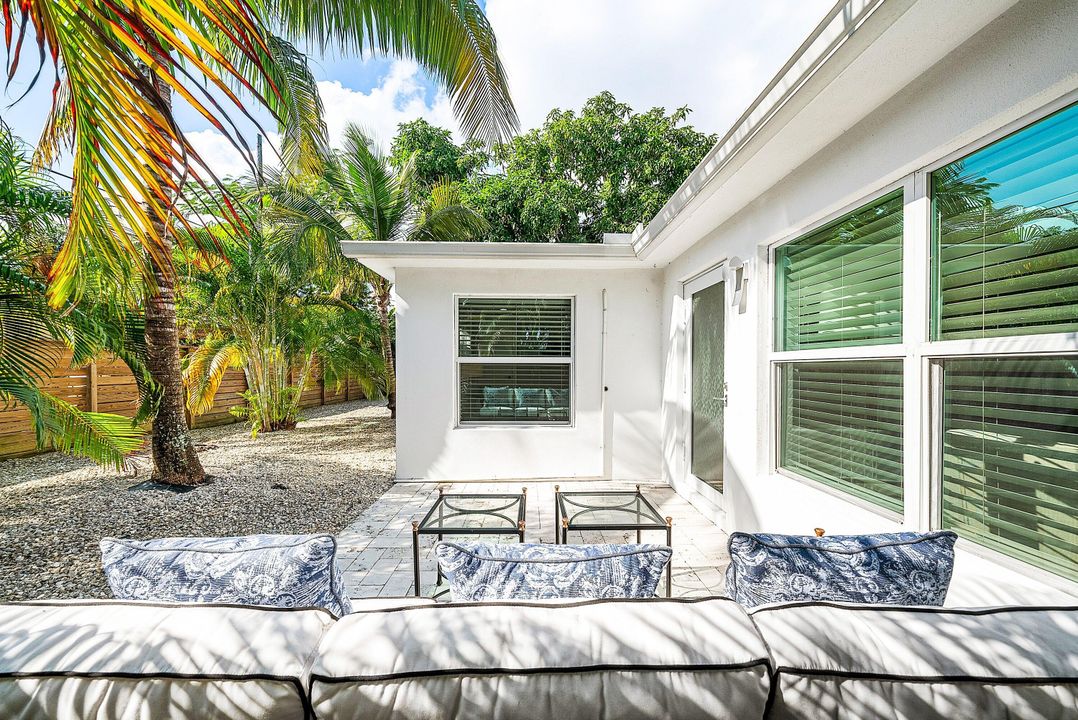 For Rent: $3,800 (2 beds, 2 baths, 1200 Square Feet)