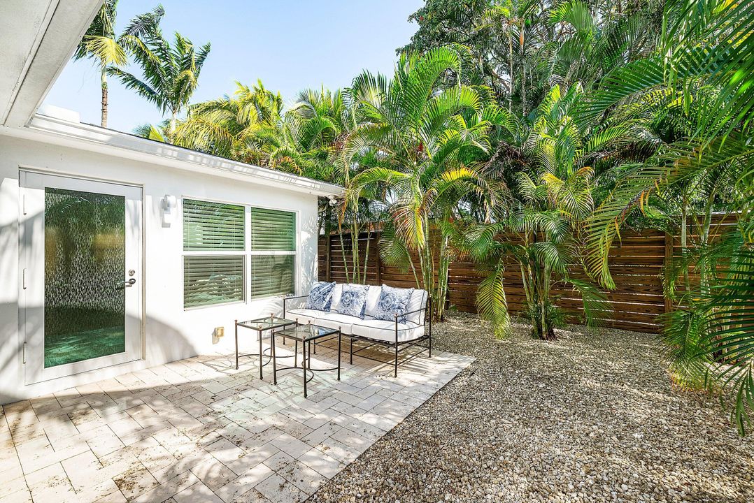 For Rent: $3,800 (2 beds, 2 baths, 1200 Square Feet)