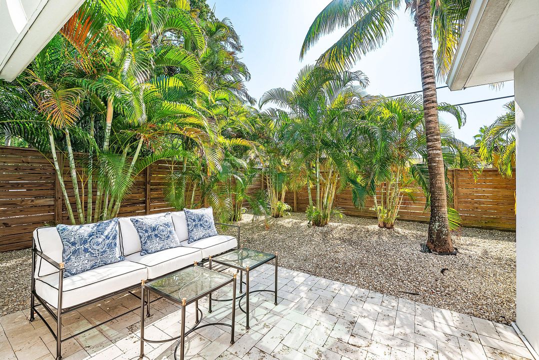 For Rent: $3,800 (2 beds, 2 baths, 1200 Square Feet)