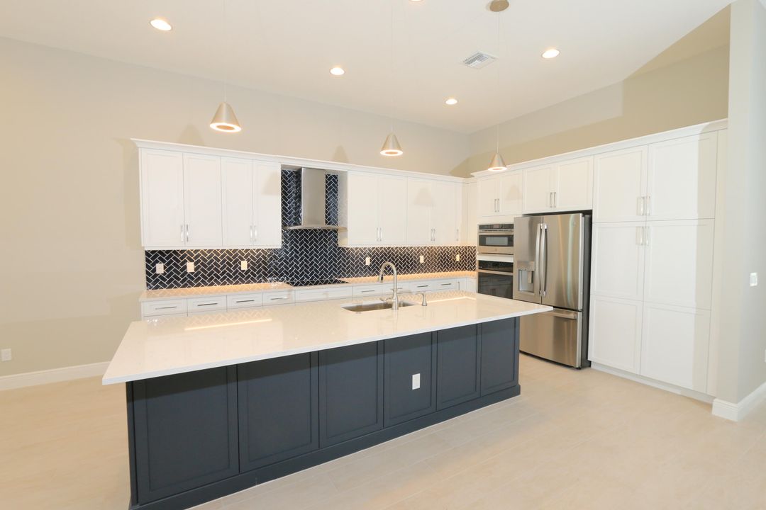 For Rent: $3,750 (3 beds, 3 baths, 2563 Square Feet)