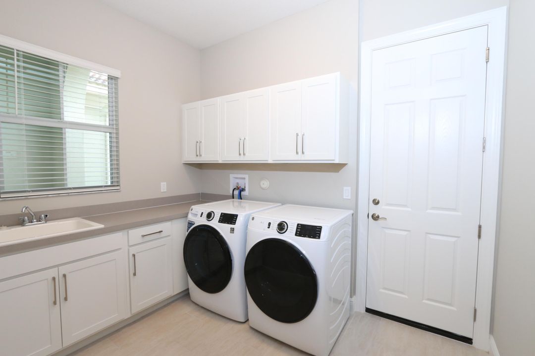 For Rent: $3,750 (3 beds, 3 baths, 2563 Square Feet)