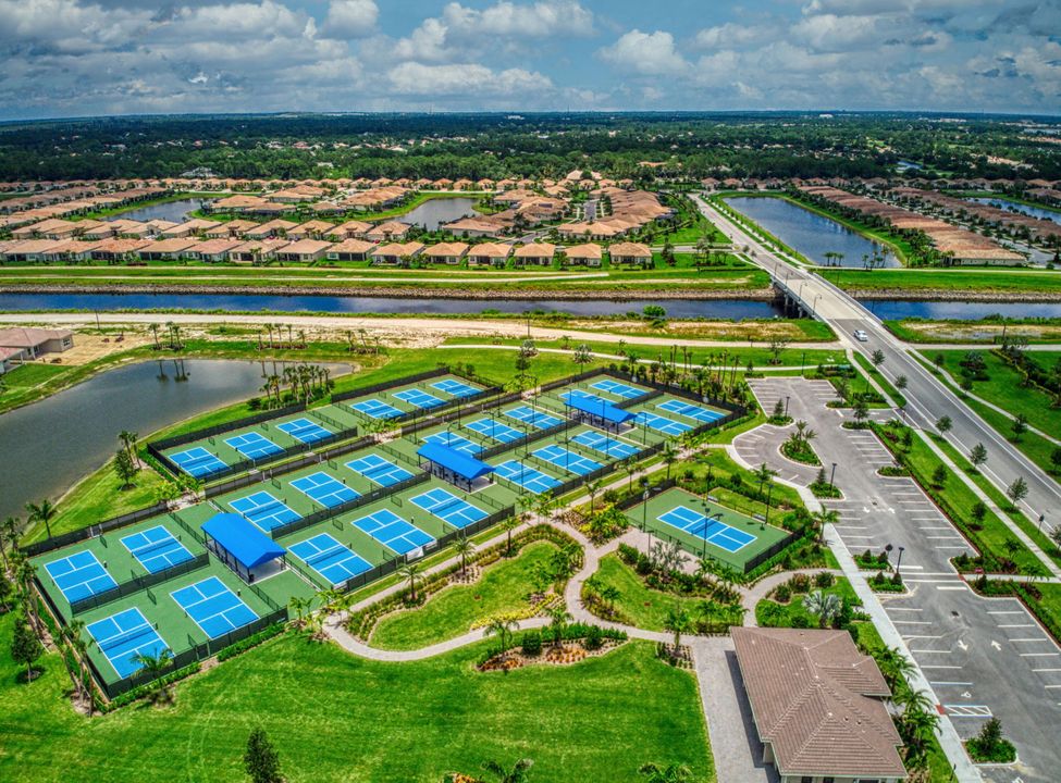 For Rent: $3,750 (3 beds, 3 baths, 2563 Square Feet)