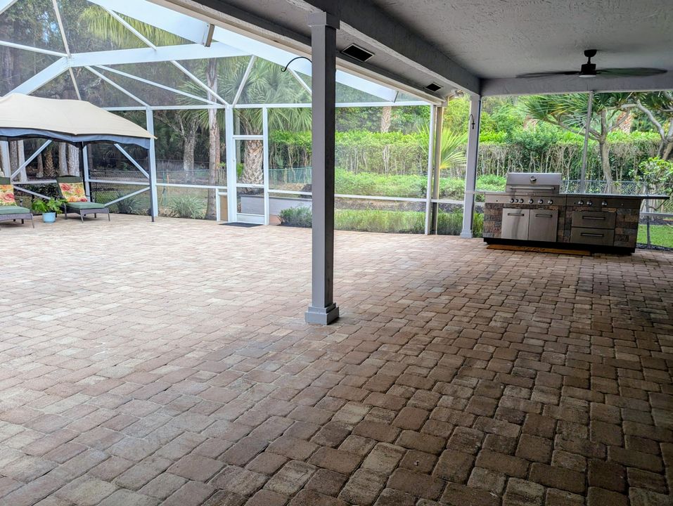 For Sale: $3,300,000 (6 beds, 4 baths, 4401 Square Feet)