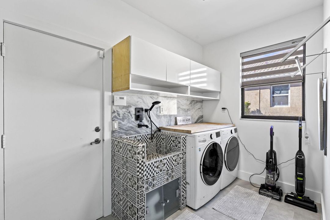 For Sale: $1,399,900 (4 beds, 3 baths, 3085 Square Feet)