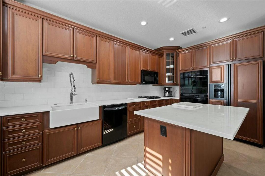 For Sale: $949,000 (3 beds, 2 baths, 2281 Square Feet)