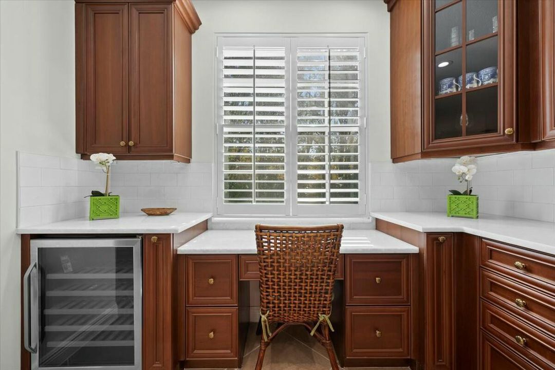 For Sale: $949,000 (3 beds, 2 baths, 2281 Square Feet)