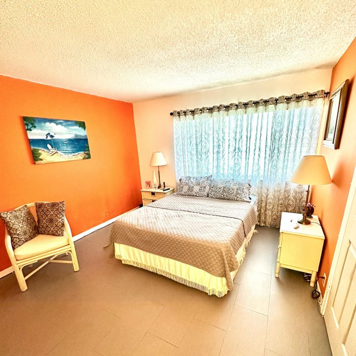 待售: $165,000 (2 贝兹, 2 浴室, 939 平方英尺)