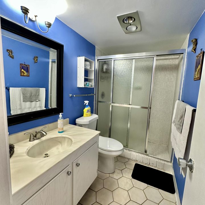 待售: $165,000 (2 贝兹, 2 浴室, 939 平方英尺)