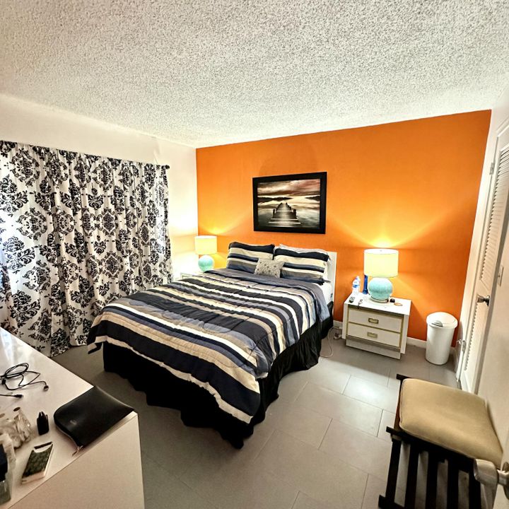 待售: $165,000 (2 贝兹, 2 浴室, 939 平方英尺)