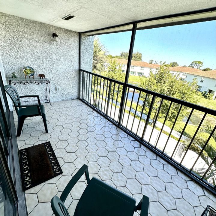 待售: $165,000 (2 贝兹, 2 浴室, 939 平方英尺)