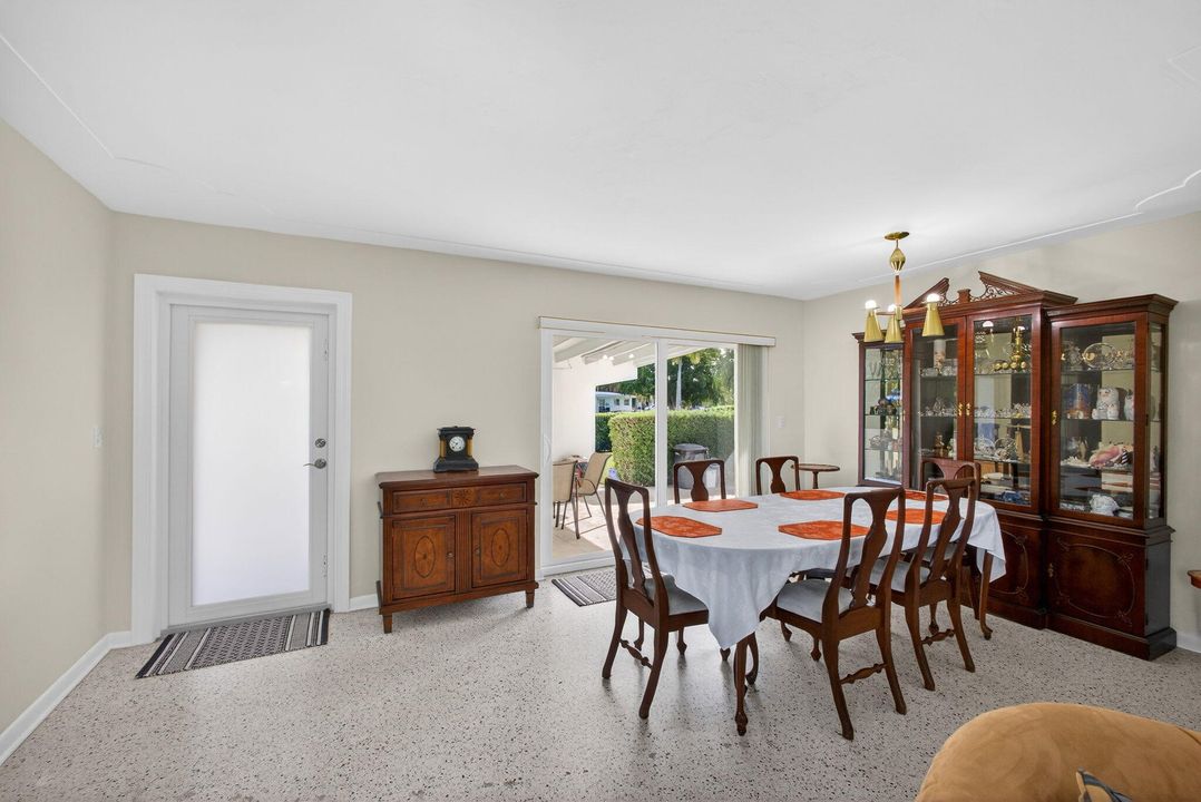 For Sale: $529,000 (3 beds, 2 baths, 1225 Square Feet)