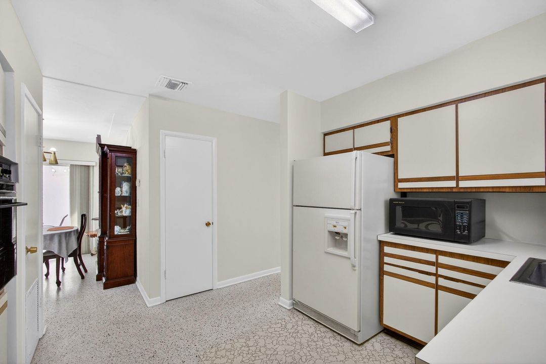 For Sale: $529,000 (3 beds, 2 baths, 1225 Square Feet)