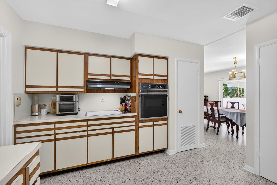 For Sale: $529,000 (3 beds, 2 baths, 1225 Square Feet)