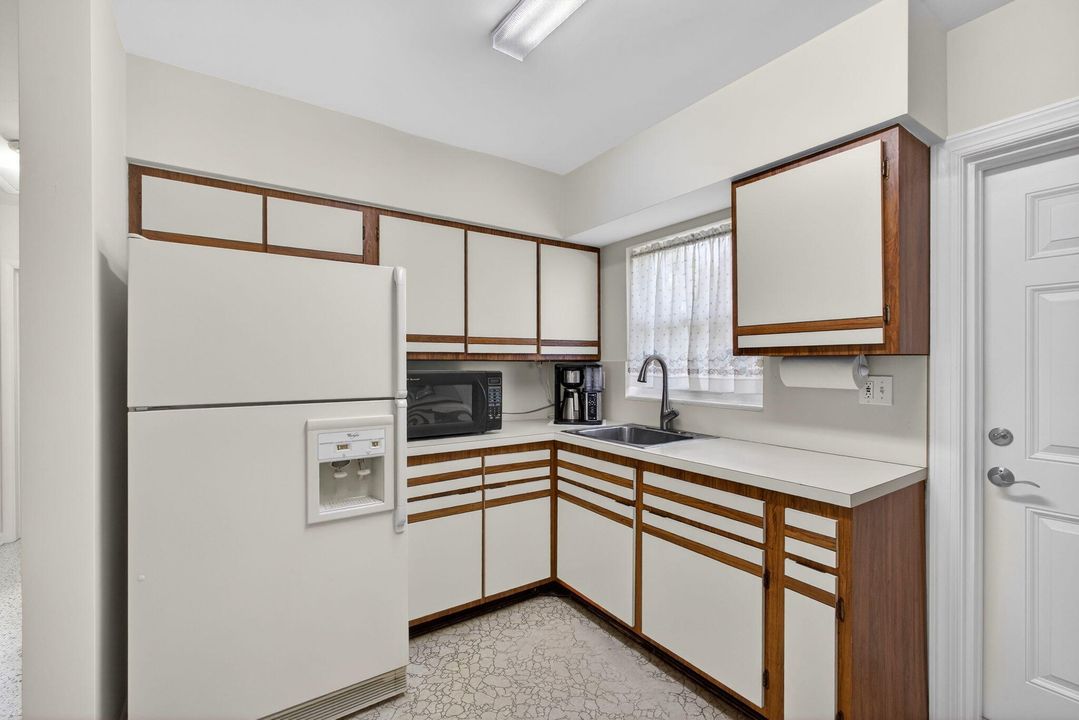 For Sale: $529,000 (3 beds, 2 baths, 1225 Square Feet)