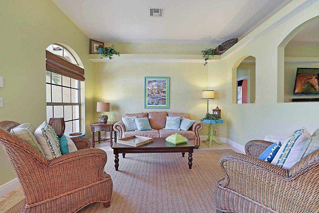 For Rent: $9,000 (4 beds, 2 baths, 2053 Square Feet)