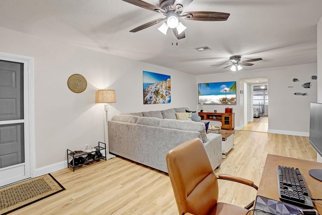 For Sale: $185,000 (1 beds, 2 baths, 1052 Square Feet)