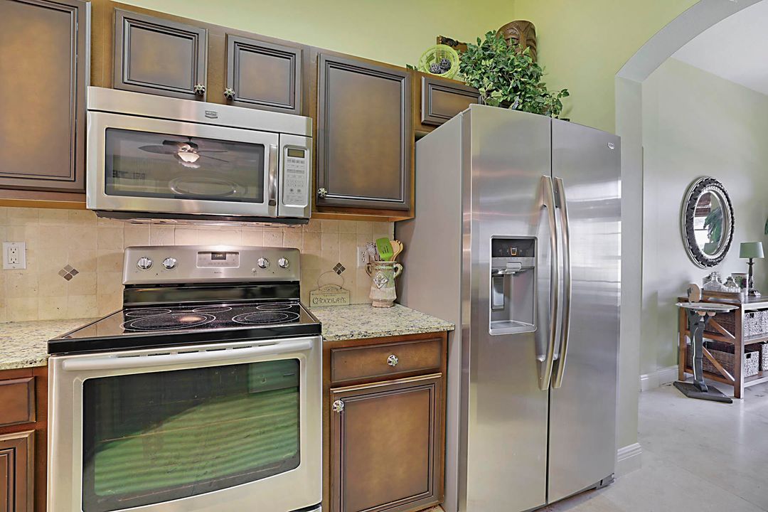 For Rent: $9,000 (4 beds, 2 baths, 2053 Square Feet)