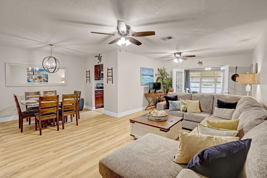 For Sale: $185,000 (1 beds, 2 baths, 1052 Square Feet)