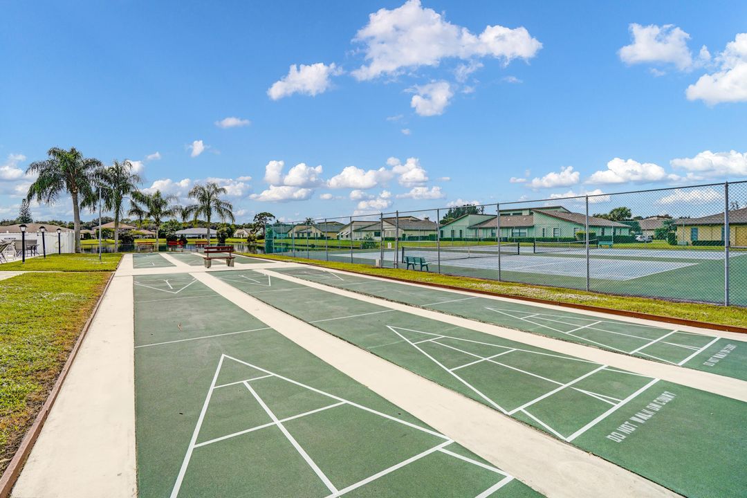 For Sale: $185,000 (1 beds, 2 baths, 1052 Square Feet)